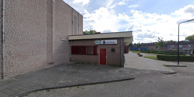Schipholtstraat 45 Sporthal De Brug met ingang Noaberhuus sep. 2021.jpg
