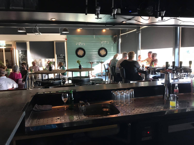 Schipholtstraat 45 sportcafe De Brug in pand Sporthal De Brug.jpg