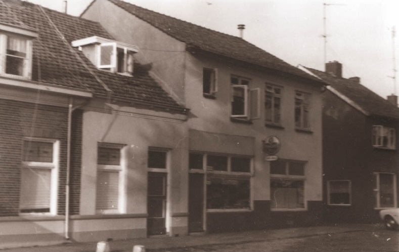 Oosterstraat 134-136 woningen en cafe 1967.jpg