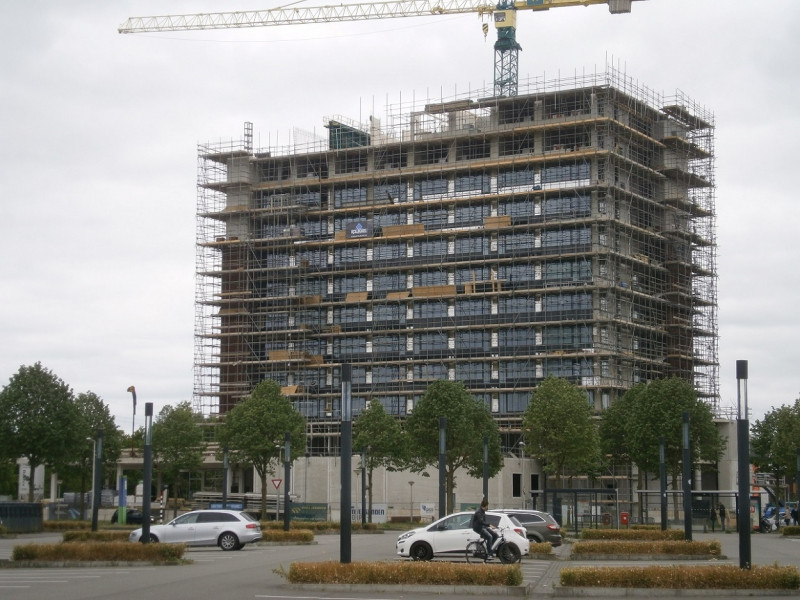 Zuiderval 140 nieuwbouw van der Valk Hotel 14-5-2015.JPG