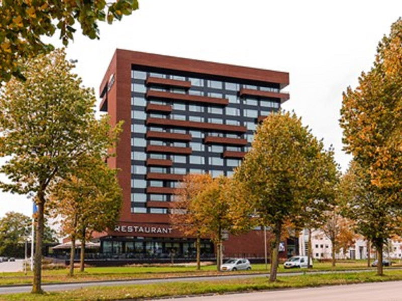 Zuiderval 140 Hotel restaurant Van der Valk.jpg