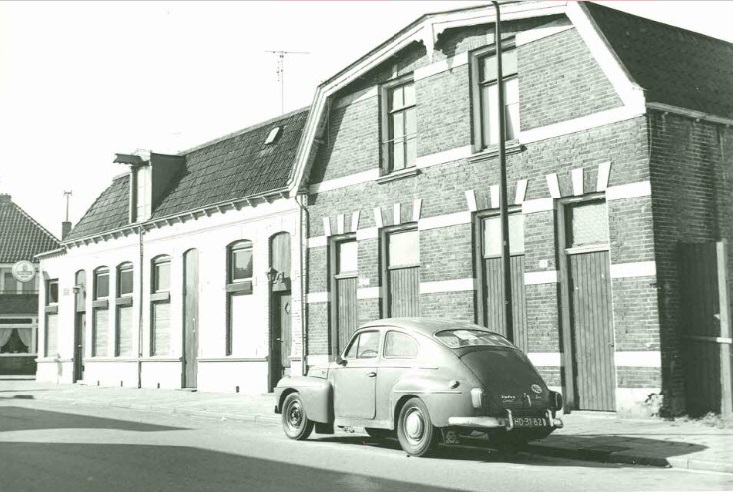 Getfertweg 26-34 hoek Wooldriksweg woningen en cafe ter Balkt aug. 1973.jpg
