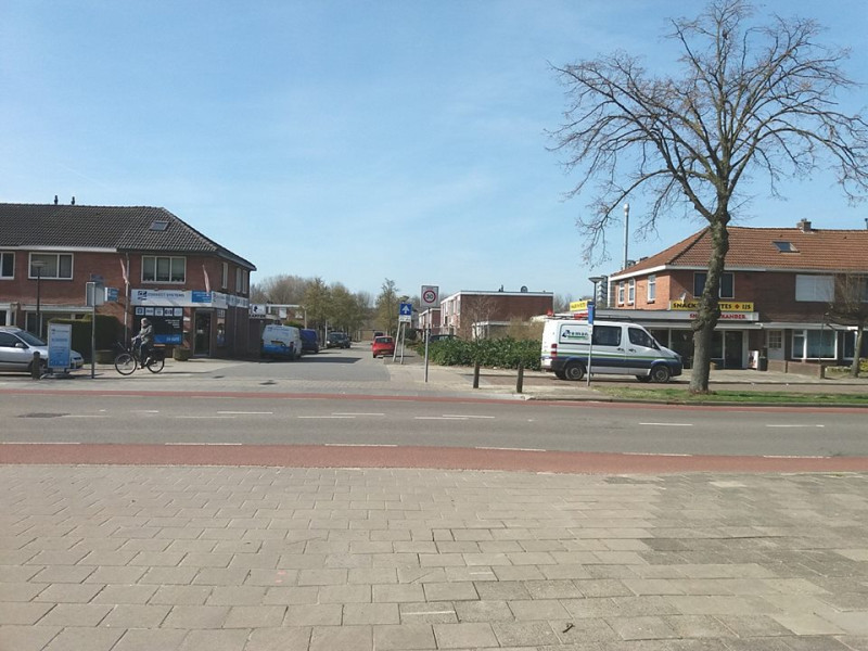 Burgemeester van Veenlaan 250a hoek Noordoostpolderstraat snackbar Alexander vroeger Broekheurnerweg 390.jpg