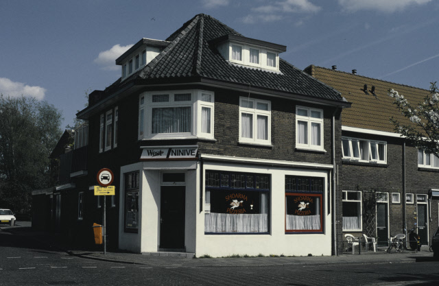 Pastoor Geertmanstraat 4 hoek Bandoengstraat Restaurant Shoarma Pizzeria Ninive 2-3-1998.jpeg