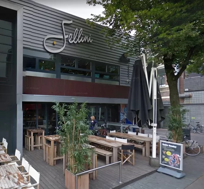 Bolwerkstraat 2 hoek Stadsgravenstraat 31-37 restaurant Fellini.jpg