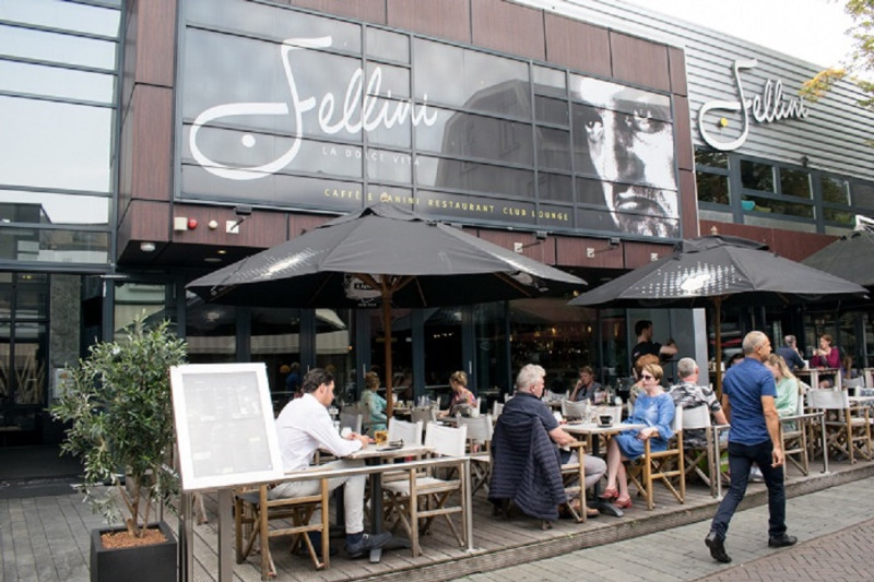 Bolwerkstraat 2 hoek Stadsgravenstraat restaurant Fellini.jpg