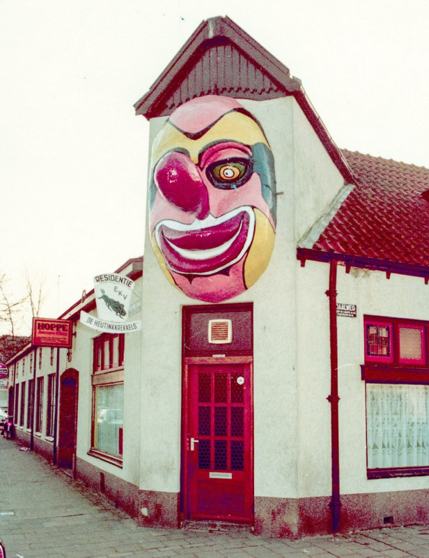 Heutinkstraat 202  hoek Daalweg 99 cafe Daalzicht met Residentie carnavalsvereniginh De Heutinkkrekkels.jpg