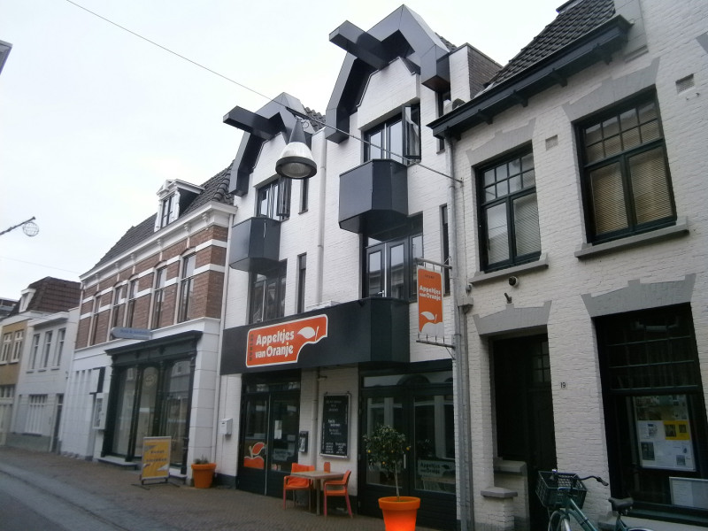 Walstraat 15-17 Appeltjes van Oranje 2016.JPG