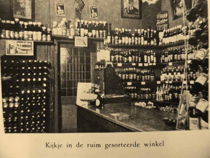 Pijpenstraat 7 Slijterij Franzo De Palmboom winkel 1965.jpg