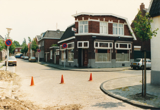 Gronausevoetpad 86 Café Punte hoek Kneedweg juni 1987.jpeg