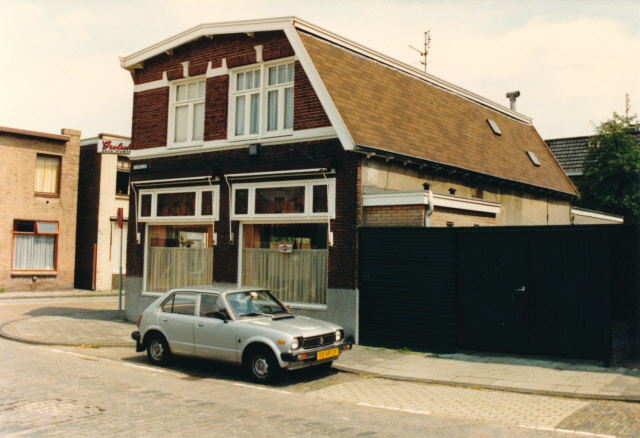 Gronausevoetpad 86 hoek Kneedweg Café Punte juni 1987.jpeg