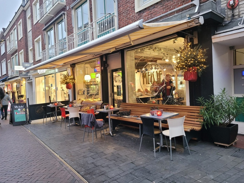 Raadhuisstraat 23 lunchzaak Meisje Koffie Geschenk.jpg