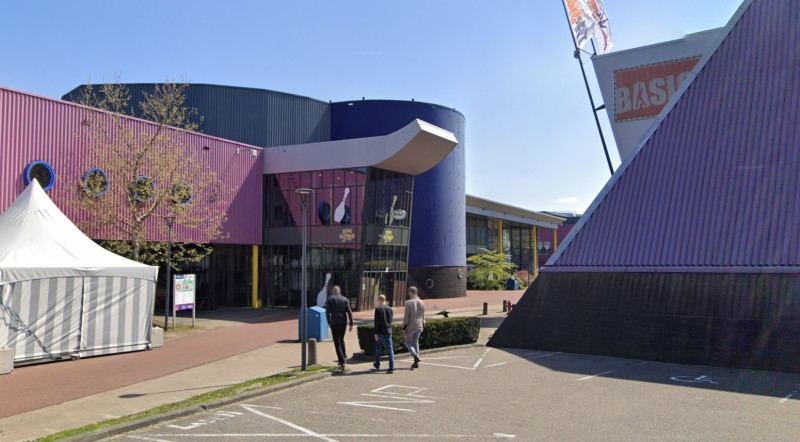 Colosseum 72 Go Planet Bowling- en poolcentrum.jpg