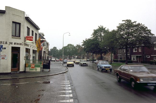 Oliemolensingel 62-64 cafetaria De Singel nu Grill Cafe Royal.jpg