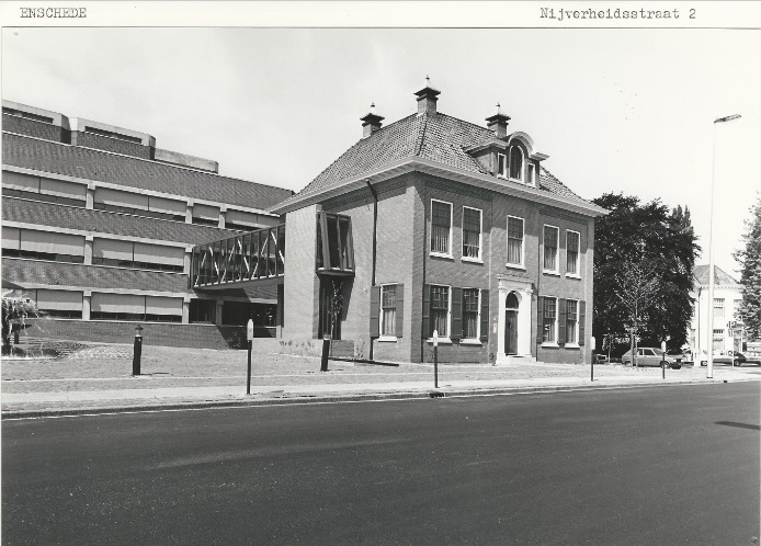 Nijverheidstraat 2 Villa in gebruik bij de Politie, ooit gebouwd als villa voor fabrikant M.L. van Gelderen van de Nijverheid. 22-5-1980.jpg