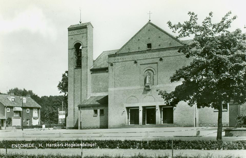 Hogelandsingel 39 hoek Heutinkstraat H.Hartkerk ca 1954.jpg