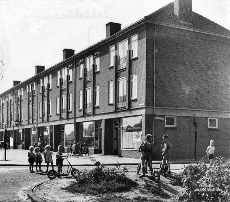 schietbaanweg 107 hoek weegschaalstraat 1960.jpg