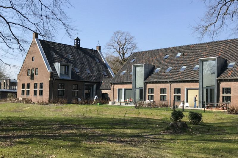 Vliegbasis Twente gebouw met kantine Zuidkamp.jpg