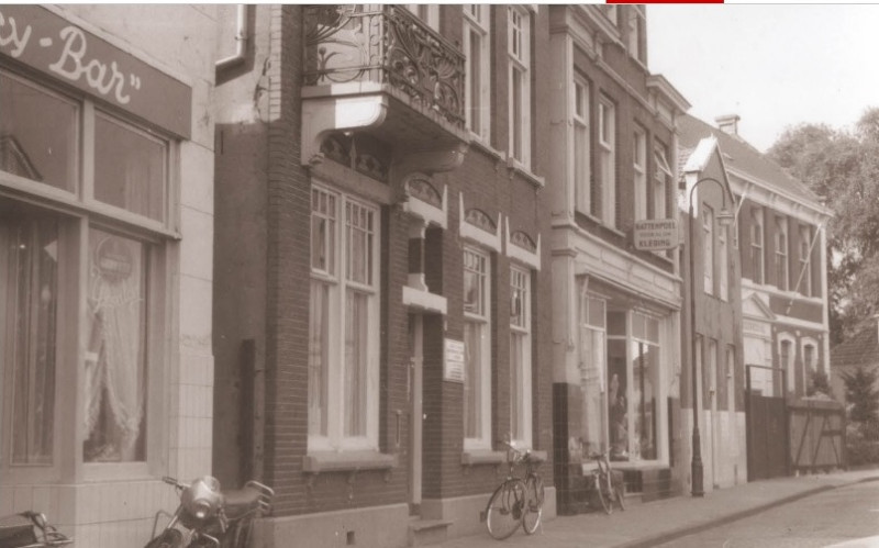 Noorderhagen 7 panden, o.a. Lucky-Bar en kledingwinkel Kattenpoel 1967.jpg
