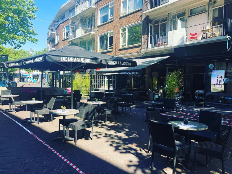 H.J. van Heekplein 35 restaurant De Branderie terras.jpg