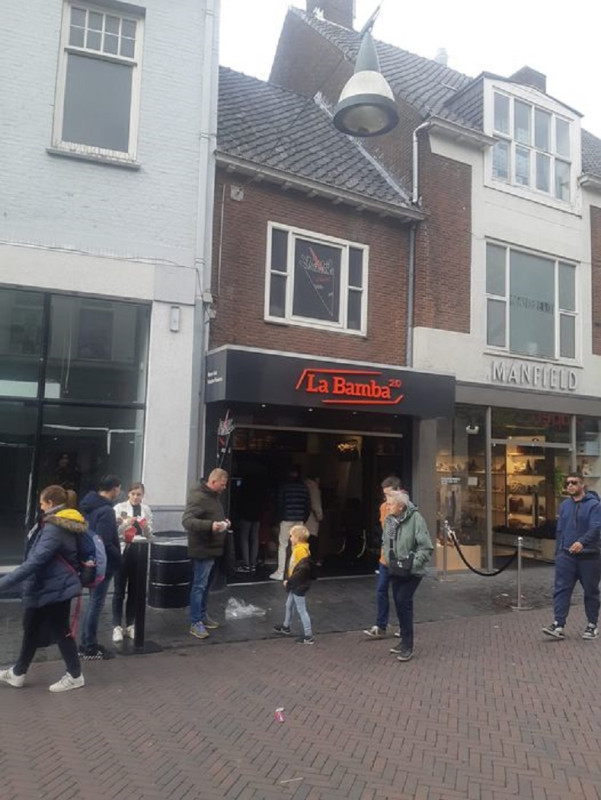 Kalanderstraat 6B patatzaak La Bamba.jpg