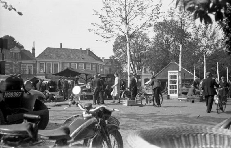 Markt 33 gebouw marktmeester vanaf terras 30-40er jaren.jpg