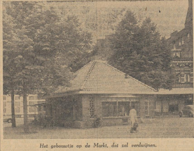 Markt kioskgebouwtje met openbaar toilet zal verdwijnen krantenfoto Tubantia 2-6-1954.jpg