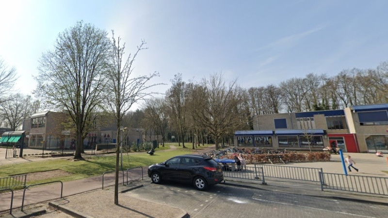 Runenberghoek 5 rechts Openbare Basisschool (OBS) de Sterrenborgh.jpg