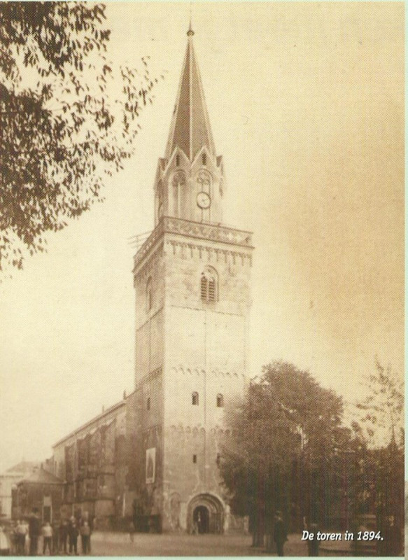 Markt 32 Grote Kerk met toren in 1894.jpg