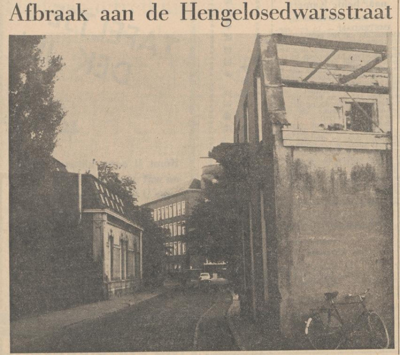 Hengelosedwarsstraat afbraak krantenfoto Tubantia 11-7-1960.jpg