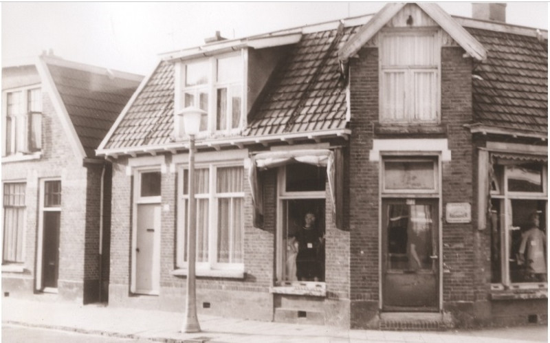 Pluimstraat 175-177 hoek Oostveenweg Textielhandel Schepers woon-winkelpad 1967.jpg
