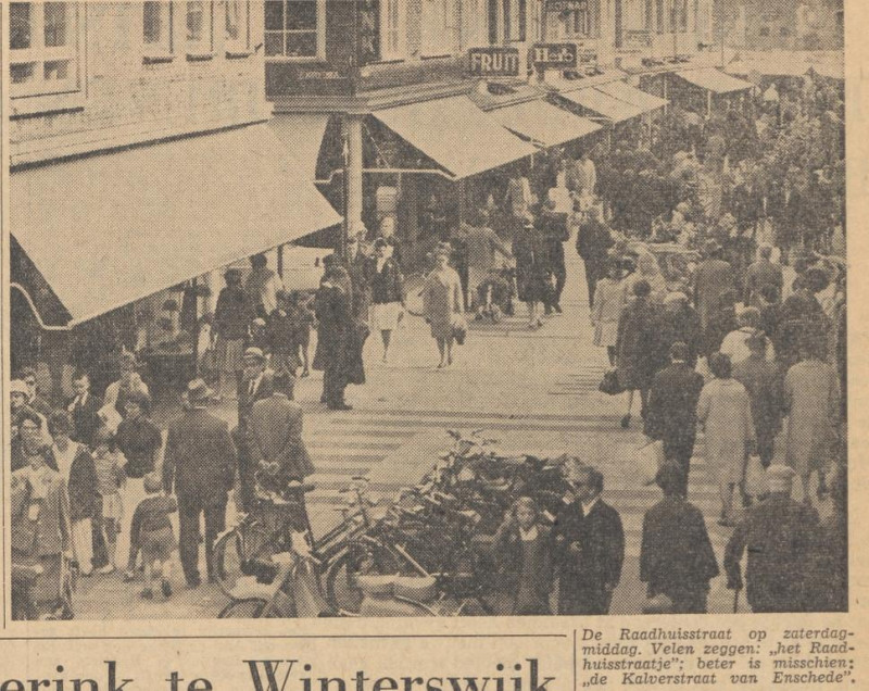 Raadhuisstraat krantenfoto Tubantia 27-4-1963.jpg