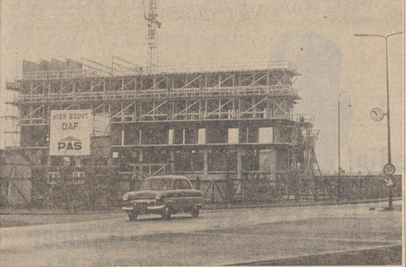 Gronausestraat hoek Zuid Esmarkerrondweg bouw DAF garage krantenfoto Tubantia 13-11-1964.jpg