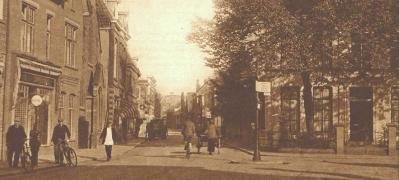 Lipperkerkstraat 2 hoek Espoortstraat huis dominee Schrieke rechts.jpg