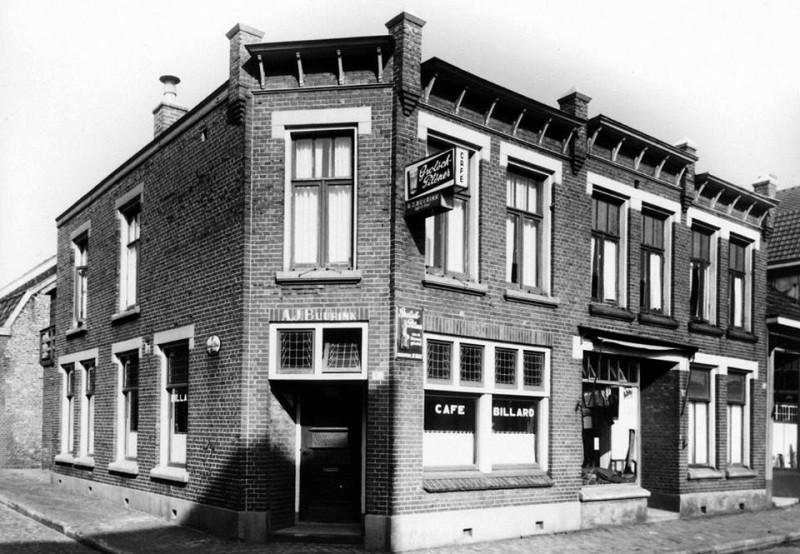 Koningstraat 40 vroeger pand slagerij Gelink en 42 hoek Korte Getfertstraat, ook wel Kortestraat, cafe A.J. Buurink.jpg