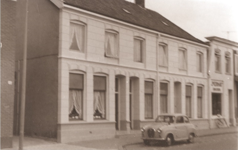Brinkstraat 151-157 rechts Perma foto 1967.jpg