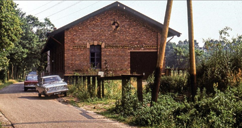 Arendsweg 100 Voormalig stationsgebouw en loods Broekheurne in 1973 aan de spoorlijn Alstätte Ahaus.jpg