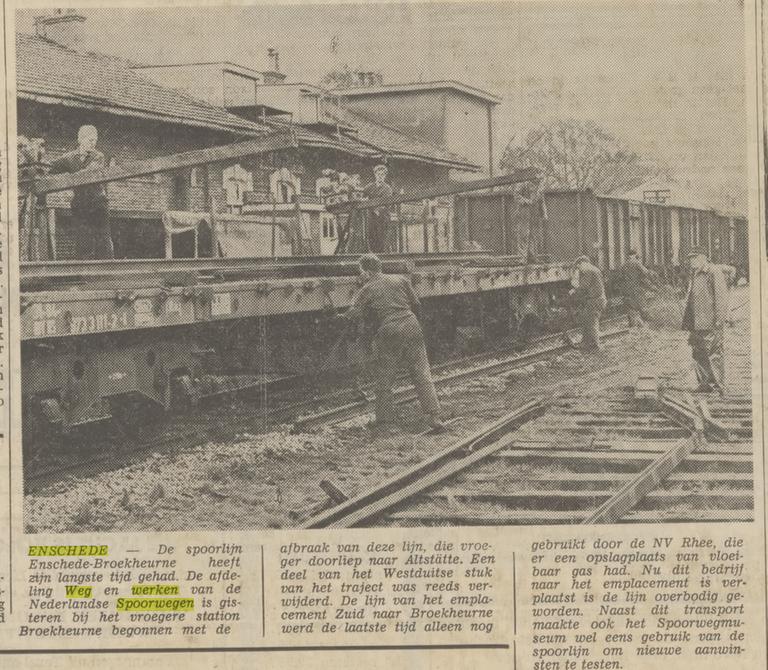 Arendsweg 100 Broekheurne Station Nederlandse Spoorwegen afdeling Weg en Werken krantenfoto Tubantia 5-11-1970.jpg
