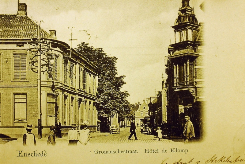 Gronausestraat 1 Hotel De Klomp 1901 telefoonpaal.JPG