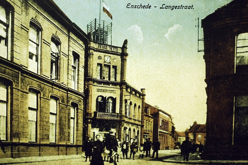 Langestraat 38 oude stadhuis 1902 telefooncentrale bovenverdieping en 2 leuwenbeelden.JPG
