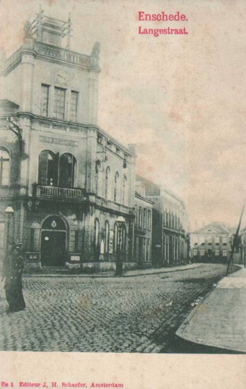 Langestraat 38 oude stadhuis Boven in het stadhuis zat de tefooncentrale, toen nog handwerk met stekkers. Onderin de gevangenis.jpg