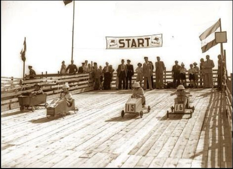 Getfertsingel 1 vanaf Brug Zuid later Wethouder Nijkampbrug zeepkistenraces 1950.jpg