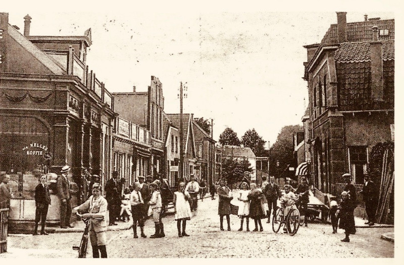 Lipperkerkstraat 42 links toen winkel Seinhorst later B.W. Lans koloniale waren 1925 telefoonmast.jpg