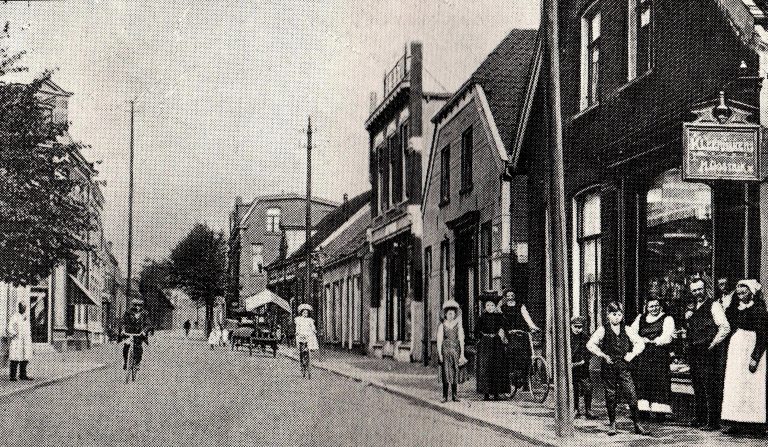 Lipperkerkstraat 24 kleermakerij H. Oostrik 1905 telefoonmast.jpg