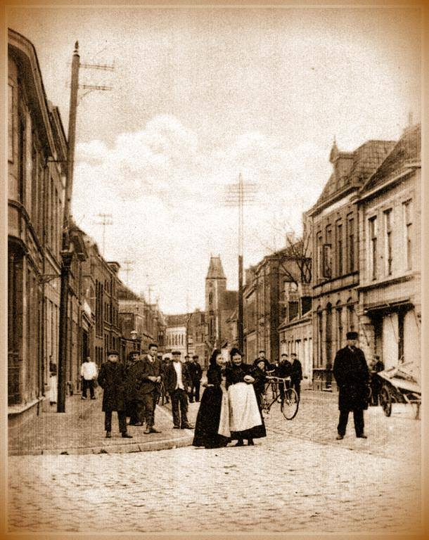 Oldenzaalsestraat 58  rechts torentje De Faam. telefoonmast.jpg