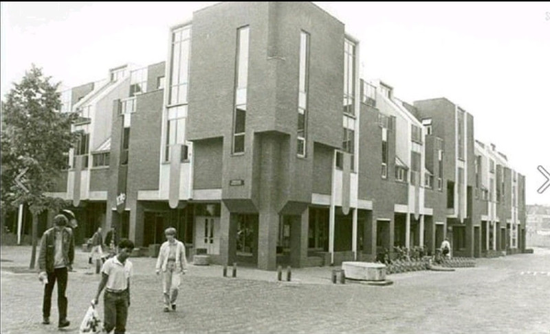 Pijpenstraat 15 hoek Zuiderhagen bibliotheek.jpg