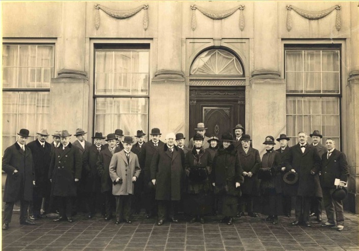 Langestraat 9 Officiële opening H.B.Blijdensteinstichting, openbare leeszaal en bibliotheek. 10-1-1925.jpg