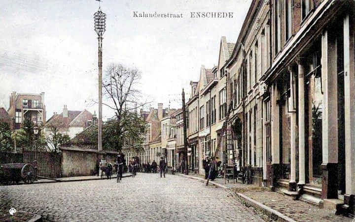 Kalanderstraat 13-21 telefoonmast.jpg