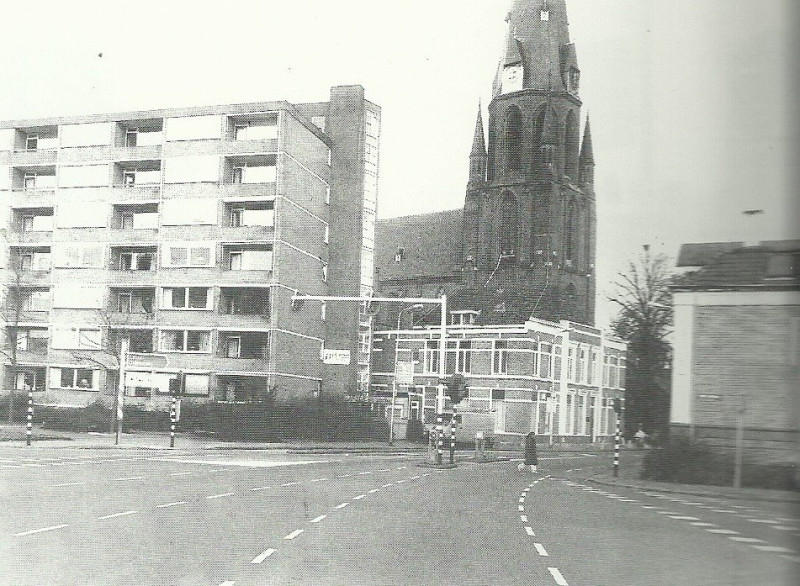 Oldenzaalsestraat 109 City flat en 115 Jozefkerk.jpg