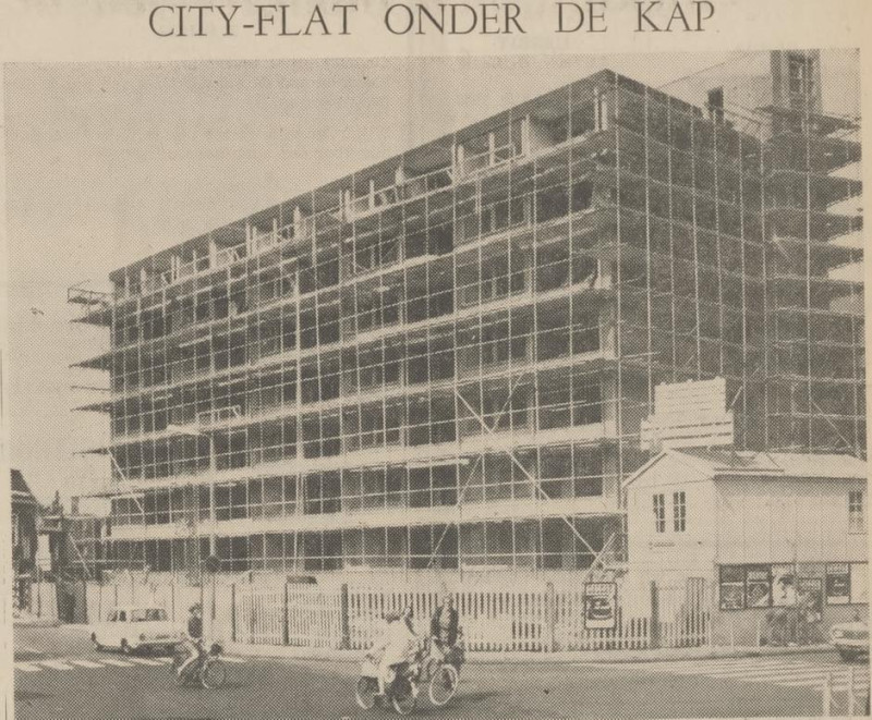 Oldenzaalsestraat 109 hoek Molenstraat bouw City Flat krantenfoto Tubantia 26-8-1967.jpg